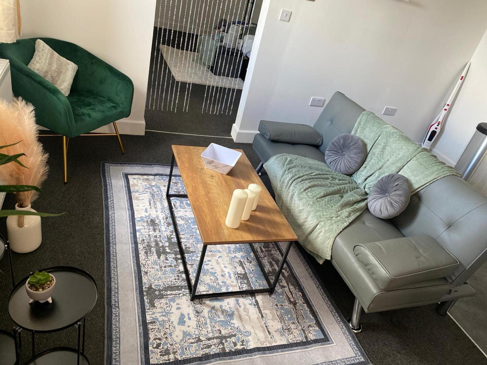 One And Two Bed Apartments Slough Near Heathrow Colnbrook Екстер'єр фото