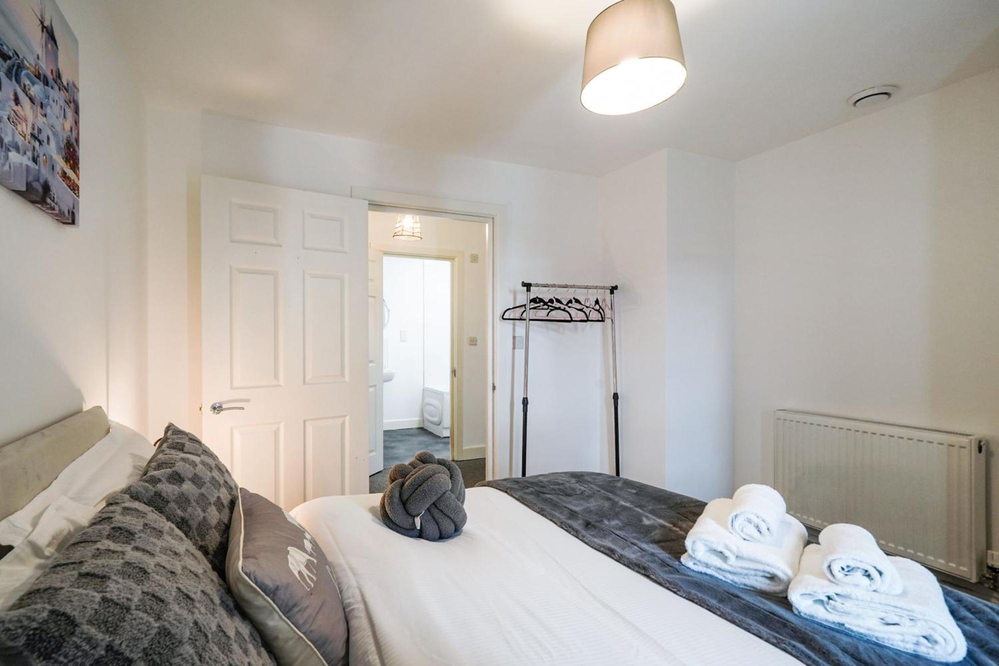 One And Two Bed Apartments Slough Near Heathrow Colnbrook Екстер'єр фото