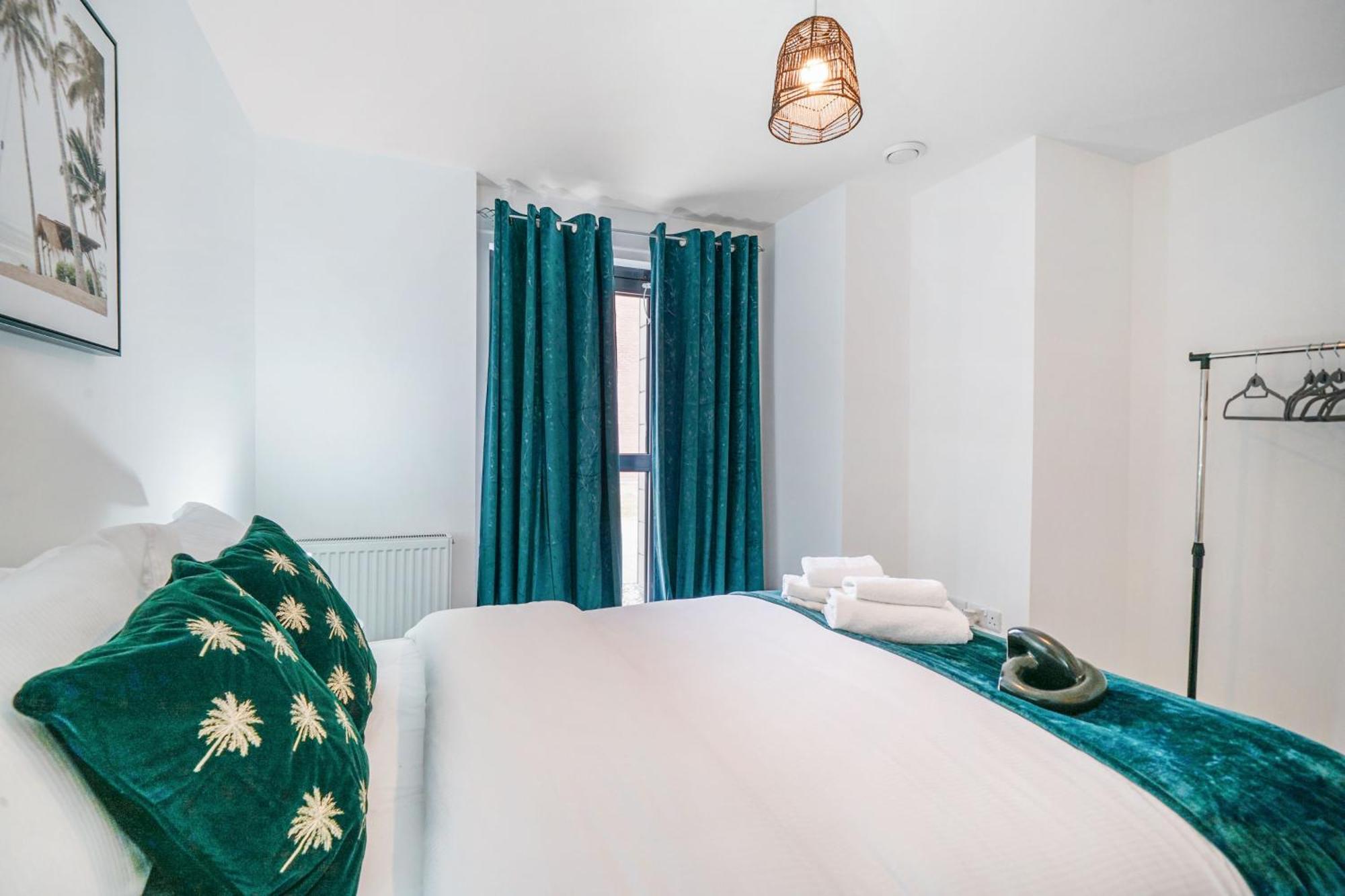 One And Two Bed Apartments Slough Near Heathrow Colnbrook Екстер'єр фото