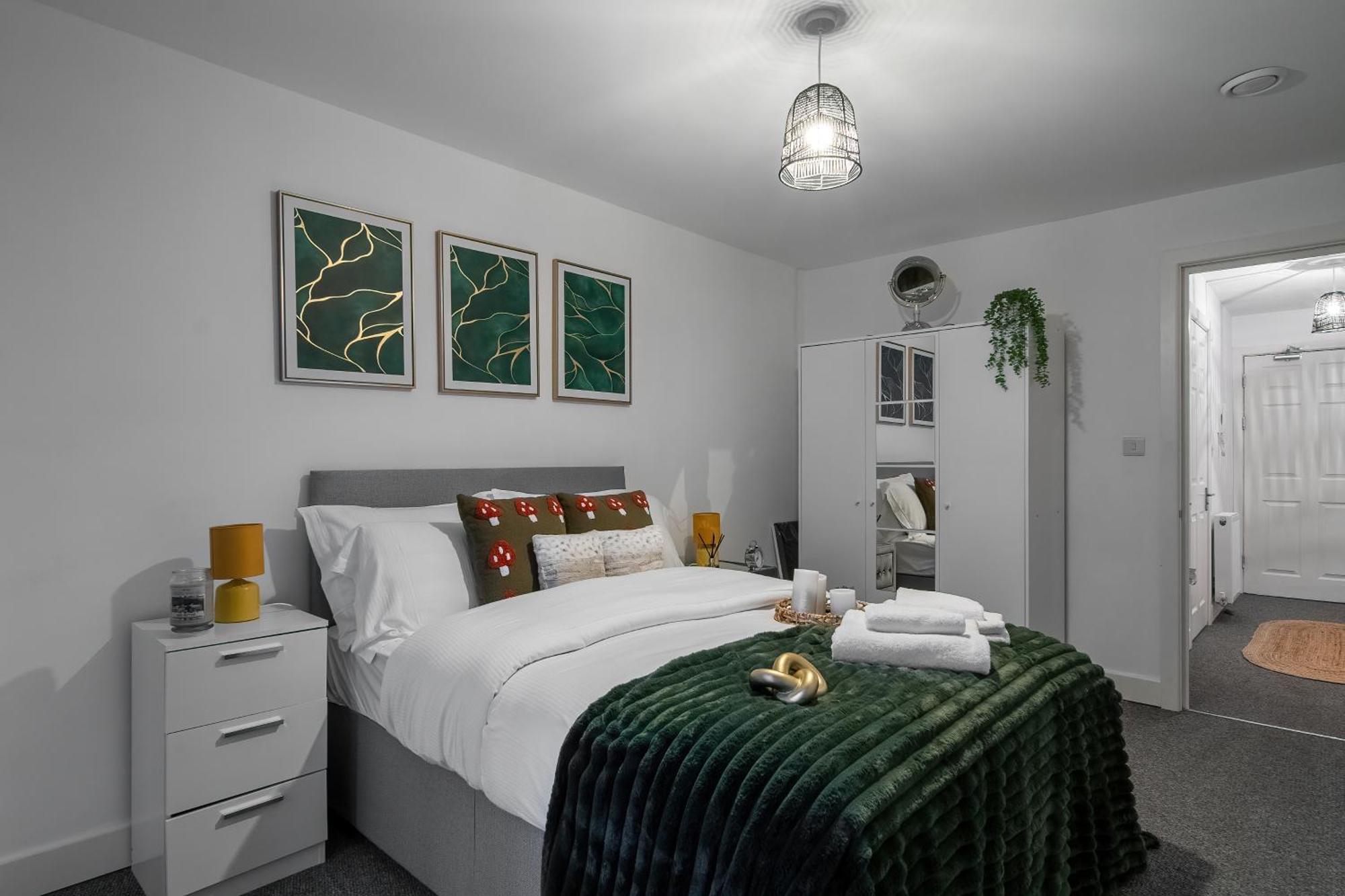 One And Two Bed Apartments Slough Near Heathrow Colnbrook Екстер'єр фото