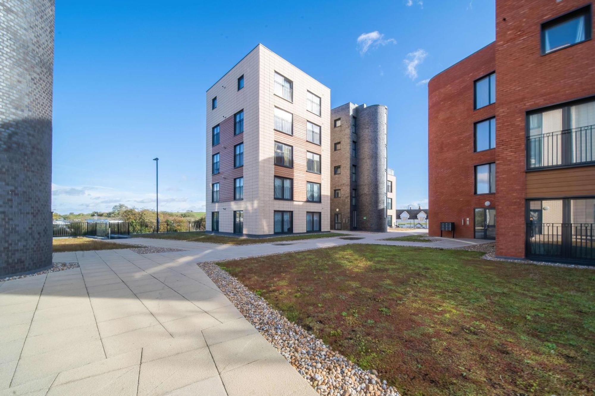 One And Two Bed Apartments Slough Near Heathrow Colnbrook Екстер'єр фото