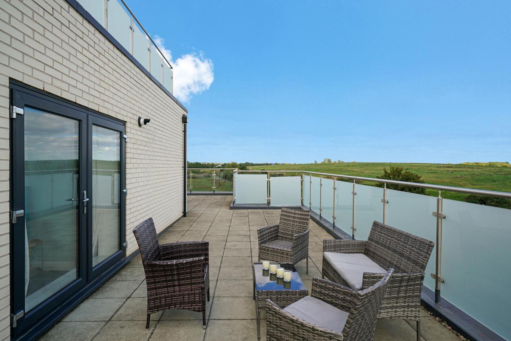 One And Two Bed Apartments Slough Near Heathrow Colnbrook Екстер'єр фото